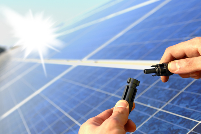 Solarpanels, die angeschlossen werden